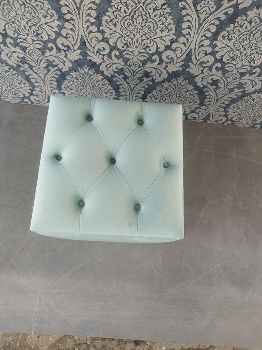 Vând taburet catifea, cu spatiu pentru depozitare culoare turcoaz