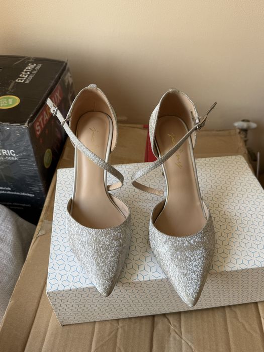 Sotiladi 36 razmer xammasi 1 marta kiyilgan