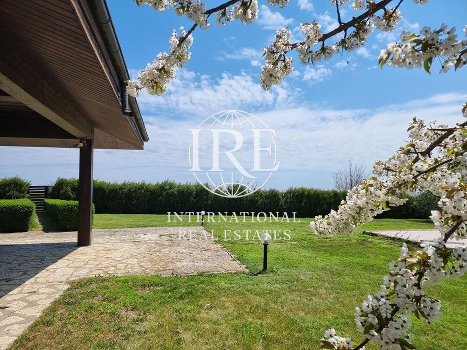 Забележителен имот в тоскански стил на брега на морето! Спираща дъха