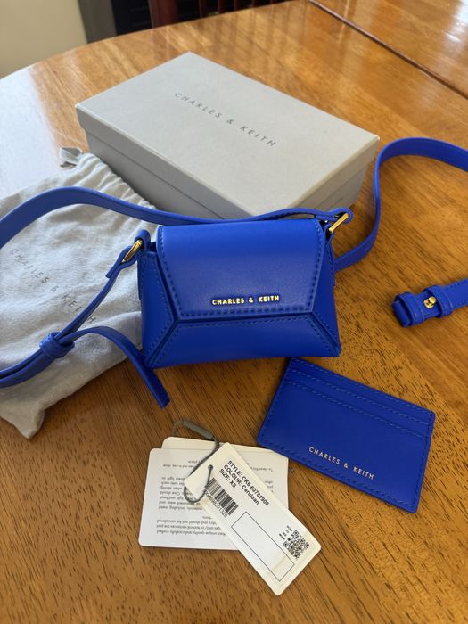 Сумочка от CHARLES keitn