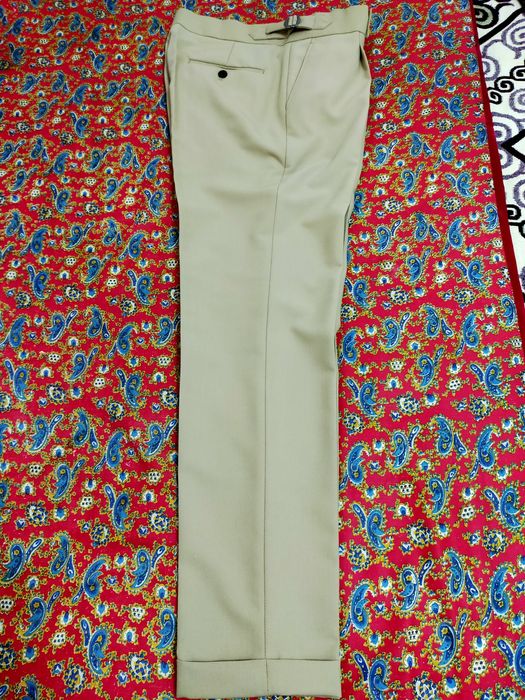 Летние бежевые брюки.