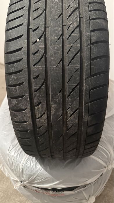 Продам шины летние 295/40/22