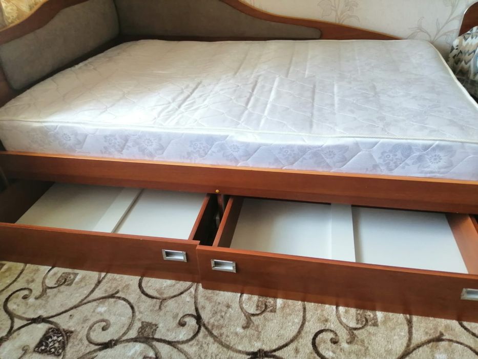 Продам кровать подростковую