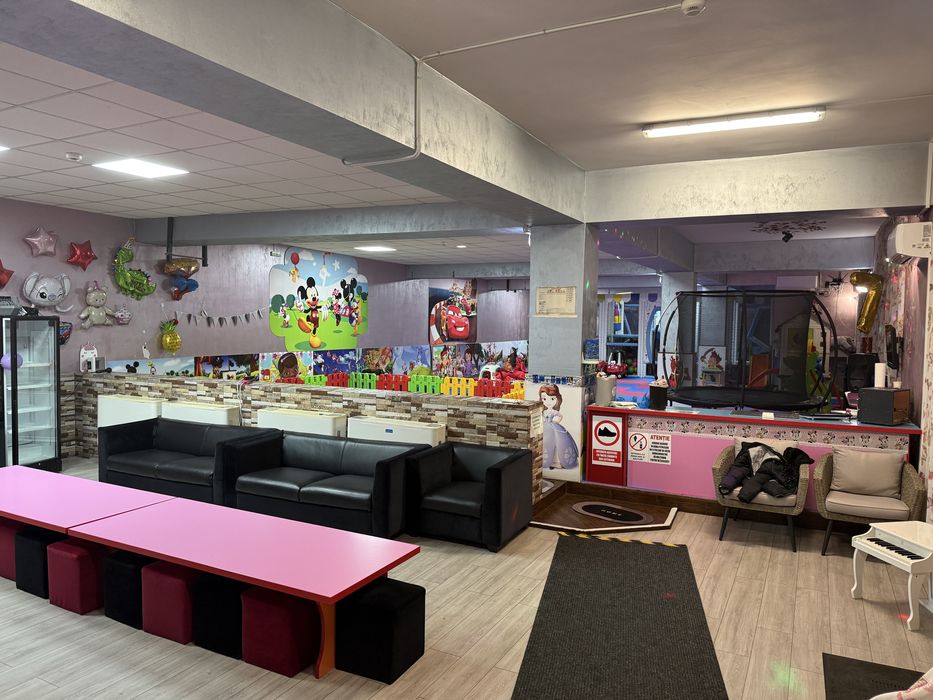 Imobil mixt, spatiu comercial si apartamente