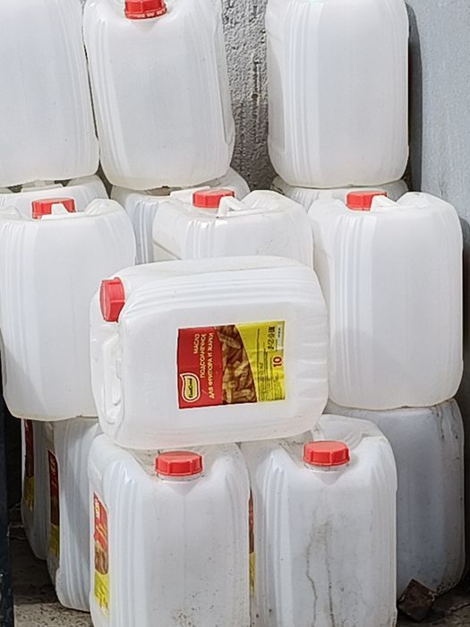 Канистры 10 лит из под масло