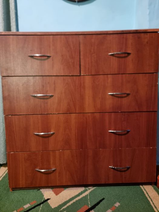 Продам шкаф .комод и компьютерный стол