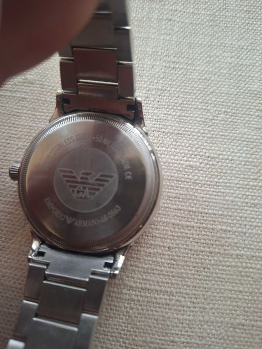 Часовник Armani  c батерия Коледна промоция.