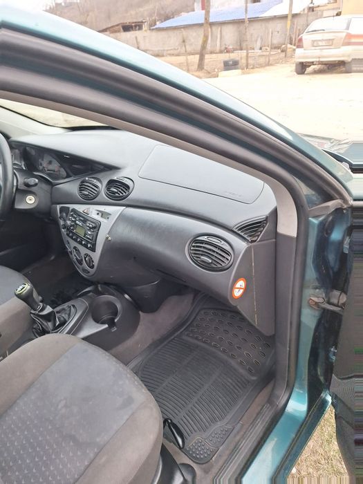 Vând ford focus 1.6 benzina an 2001