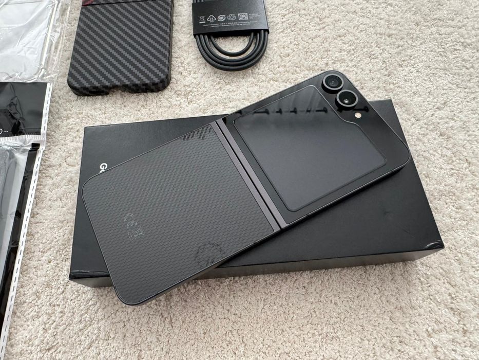 Samsung Z Flip 6 Crafted black cutie husa folie Z Flip 7 Fold 6 S25