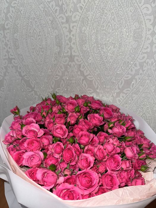 Кустовые розы розовый