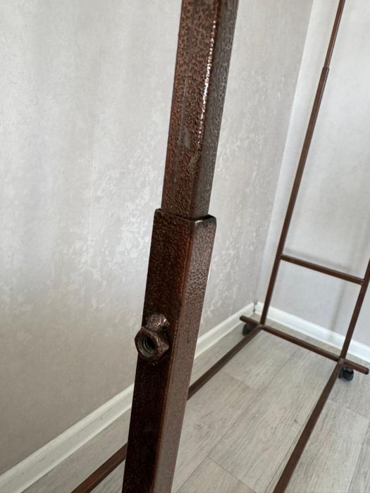 Вешалка металическая