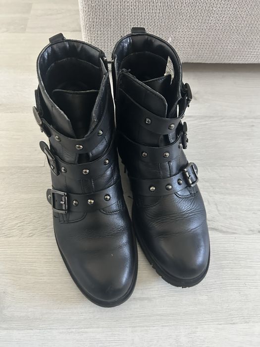 Ghete Benvenuti din piele