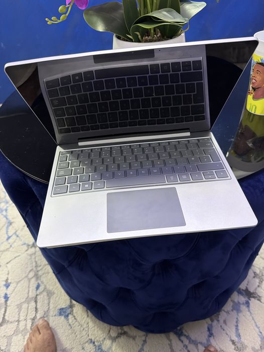 Microsoft Surface Laptop – Model 1943 – Pentru piese sau reparație