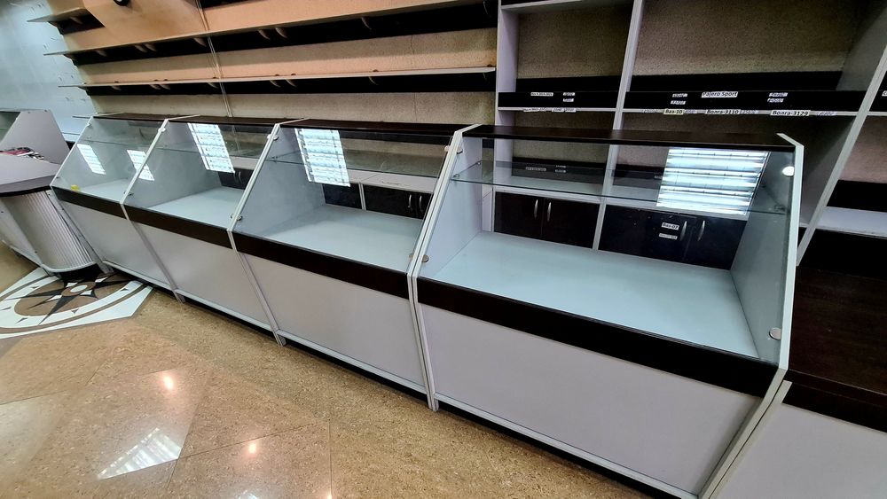 Продам торговое оборудование, витрины