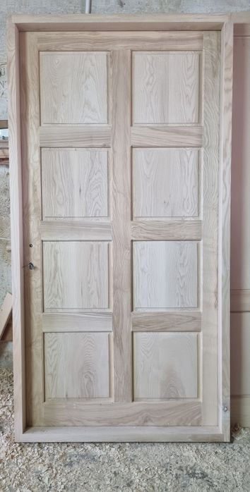 Usi de lemn masiv de tei