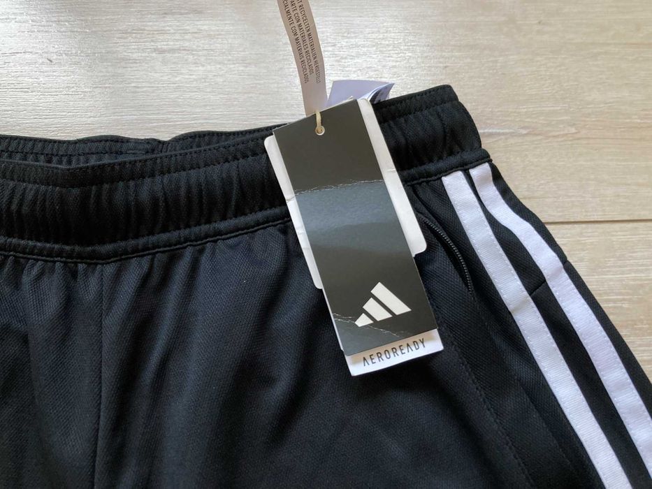 НОВИ Adidas TRAIN ESSENTIALS PIQUÉ 3-STRIPES мъжки къси панталони къс панталон шорти М
