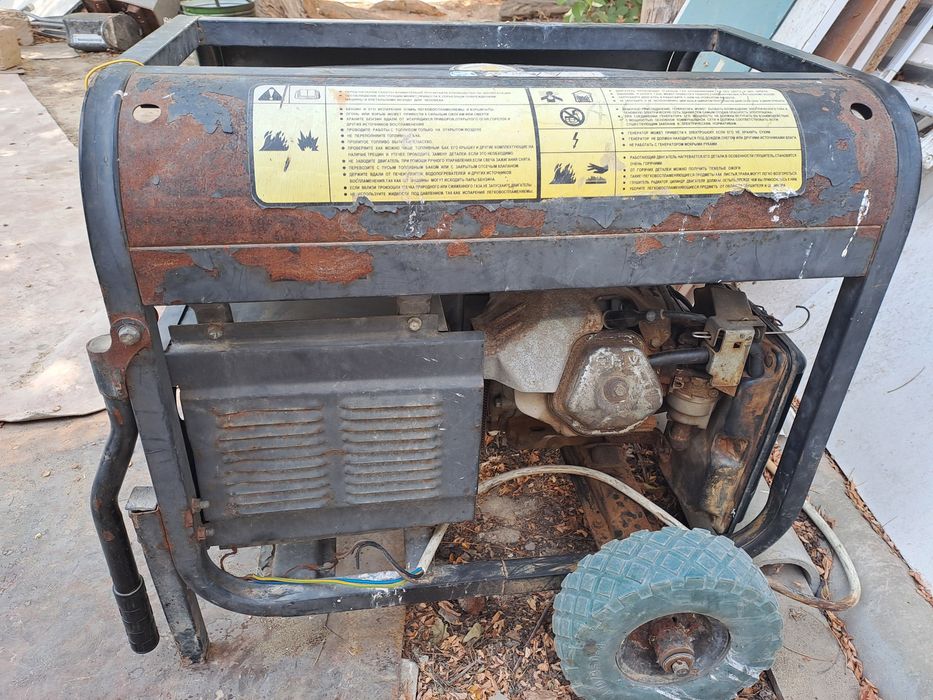 Бензиновый генератор