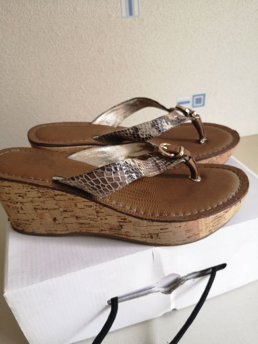 Шлёпанцы на платформе Aldo