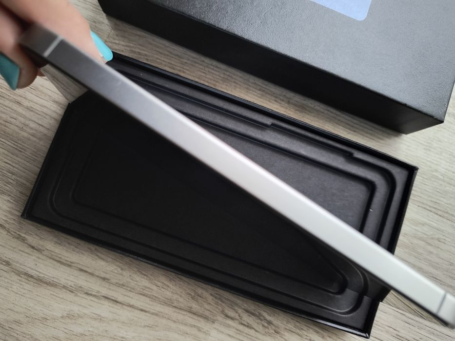 Samsung Galaxy S24 FE, 8GB RAM, 256GB,