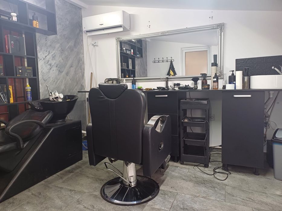 Frizerie  de inchiriat toate utilitatile 150€