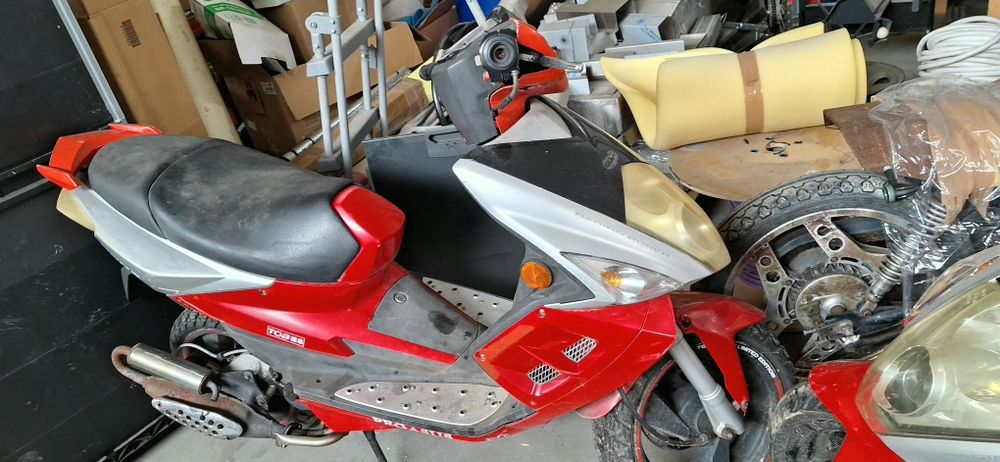 De vanzare2 scutere Pegasus r50x cu acte