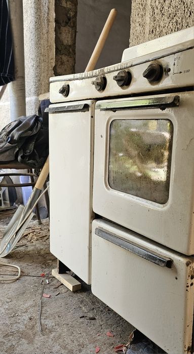Продам газовую плиту