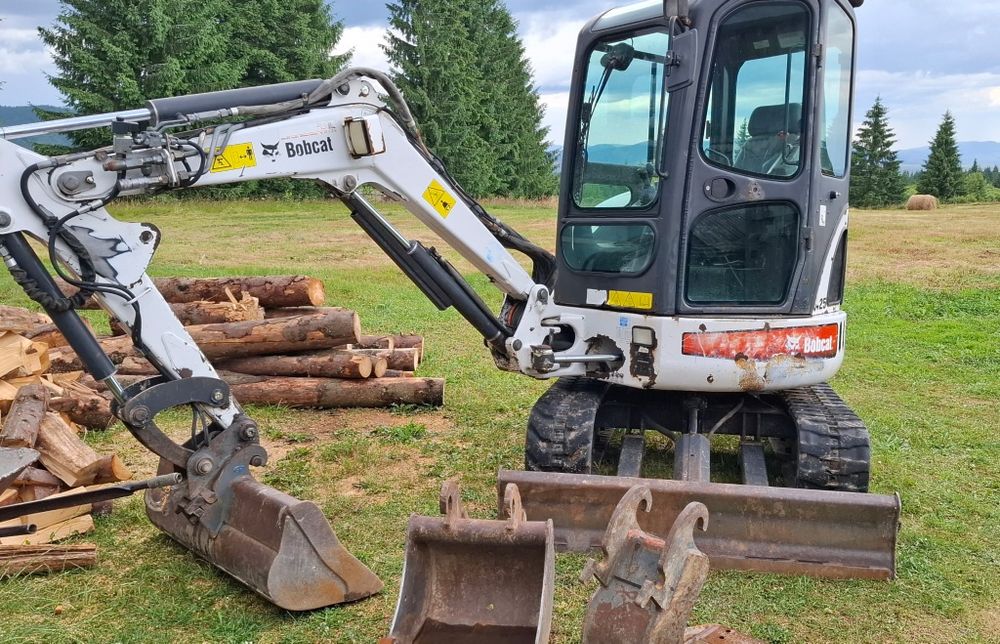 Servicii Miniexcavator / Buldoexcavator și basculă 3.5t BELIȘ
