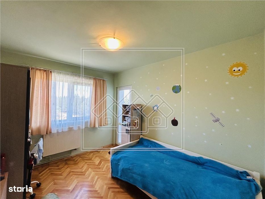 Apartament decomandat, 3 camere, 2 bai, 2 balcoane - Strand