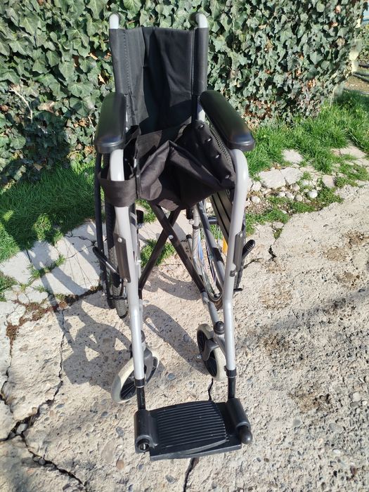 ПРОДАМ инвалидную коляску