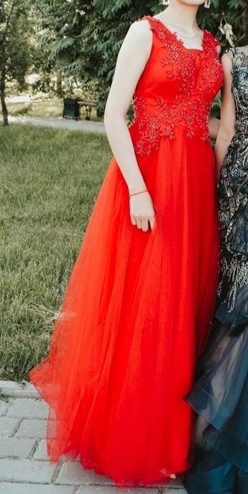 Продается вечернее платье в отличном состоянии