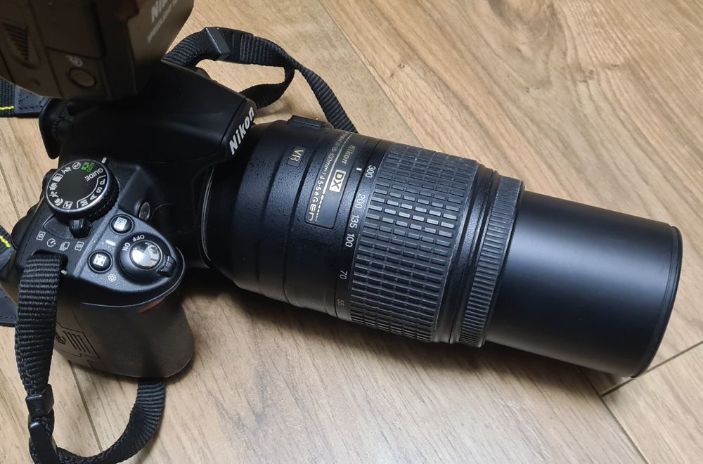 DSLR Nikon D3100 + blitz SB-600 + 2 obiective