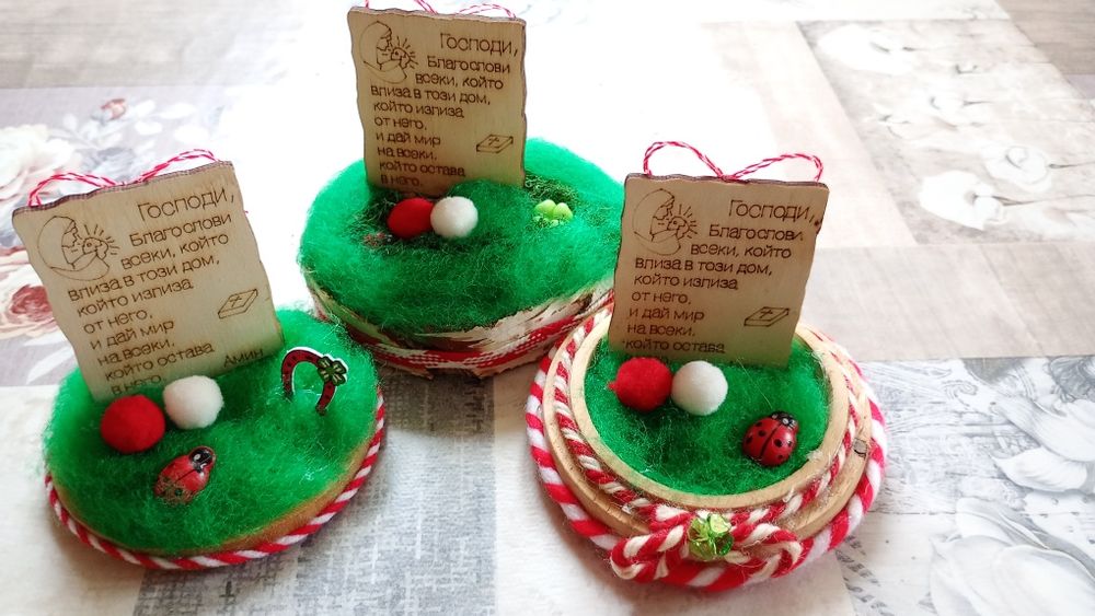 Ръчно изработени мартеници