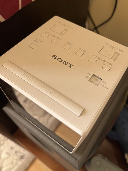 Radio sony cu alarma si ceas digital