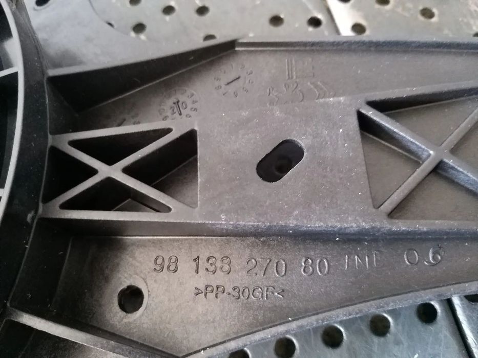 Boxa audio stanga spate peugeot 5008 2 9813827180