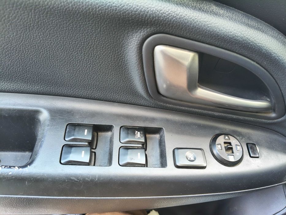 Vind auto KIA Rio an 2012