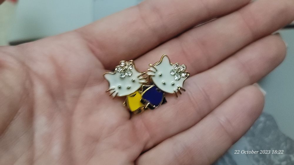 Pandantive pentru copii/ pin-uri cu hello kitty /Mickey Mouse