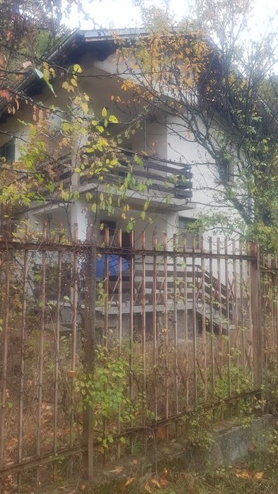 Продава къща в с.Крайни дол общ.Дупница