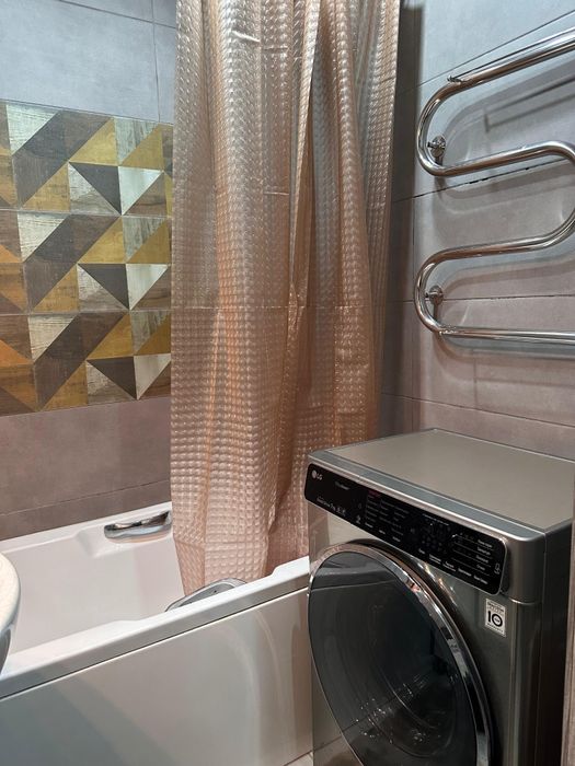 Сдам 1,5 Евролюкс Площадь РЕСПУБЛИКИ