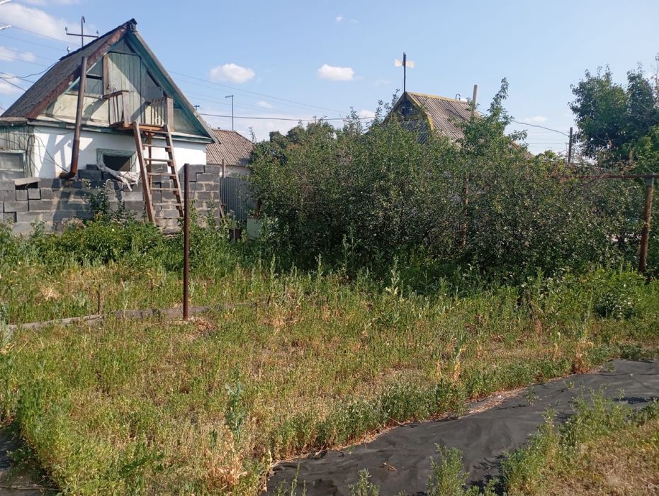 Продам участок с небольшим домиком