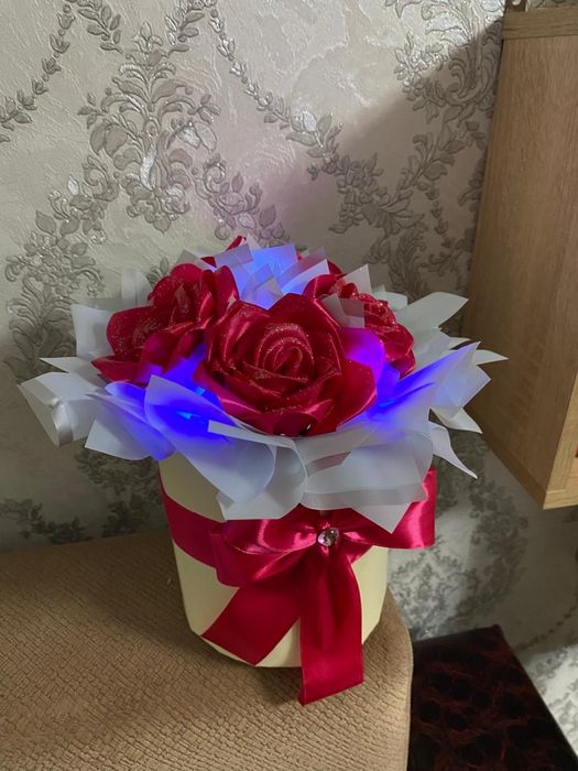 Розы из атласной ленты