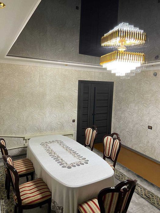 Boyovut shaxarchasida hovlili uy sotiladi !