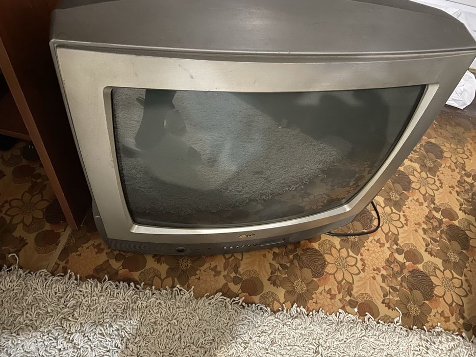 Телевизор LG, рабочий, без пульта