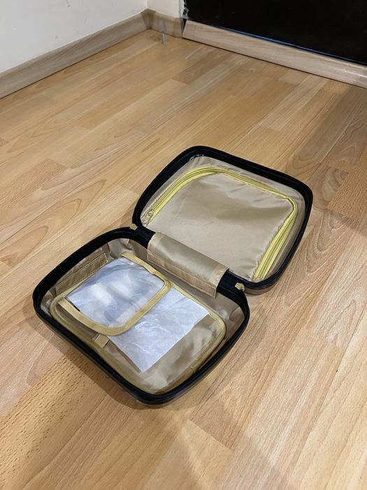 Ново куфарче за козметика Deliplus с подарък