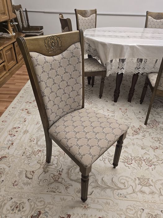 Стол стулья для зала