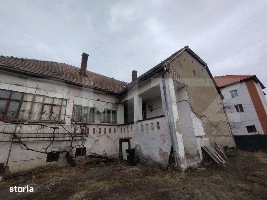 Casa 50 mp,2 camere,curte comuna,teren 350mp,Renovabila,comuna Livezil