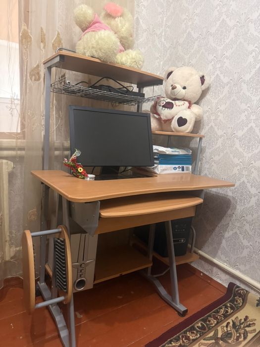 Стол для комьпютера