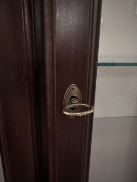 Шкаф масив витрина