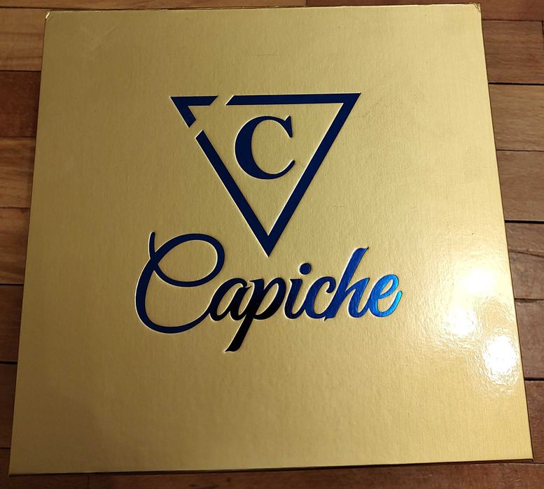 Чисто нова шапка с козирка Capiche