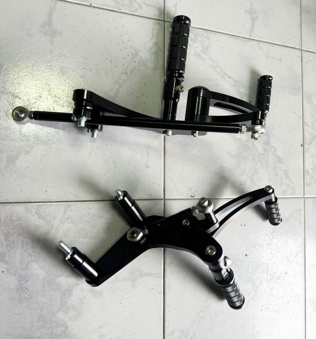 НОВИ конзоли със степенки и лостчета за Harley Davidson