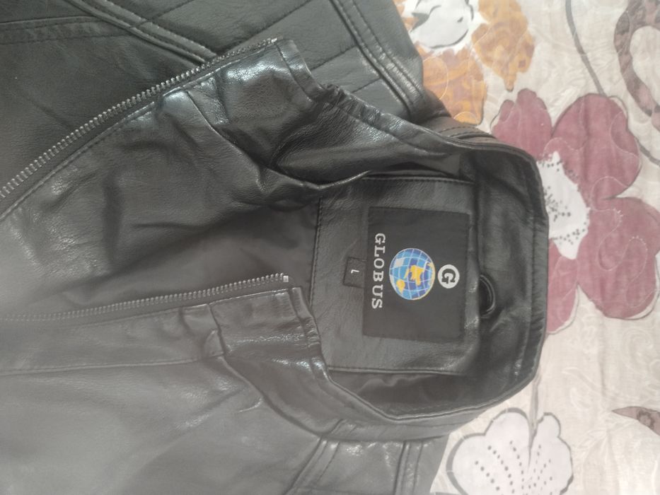 Продам кожанную куртку новая.